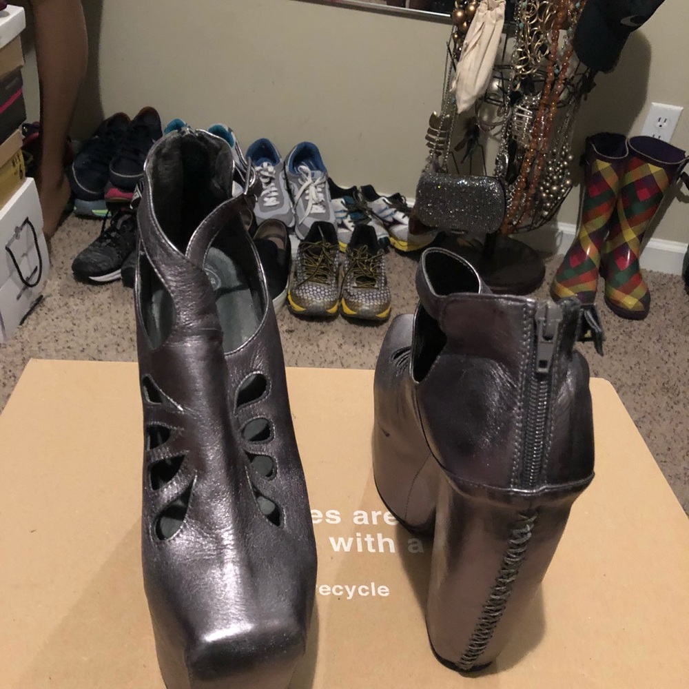 Platform Metalic Shoe - Picture 4 of 4